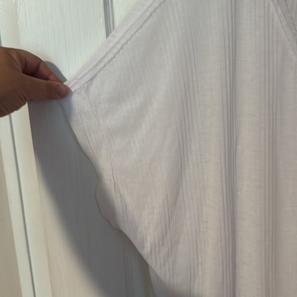 We The Free by Free People Women's White V neck Tee Size Medium - Picture 6 of 12